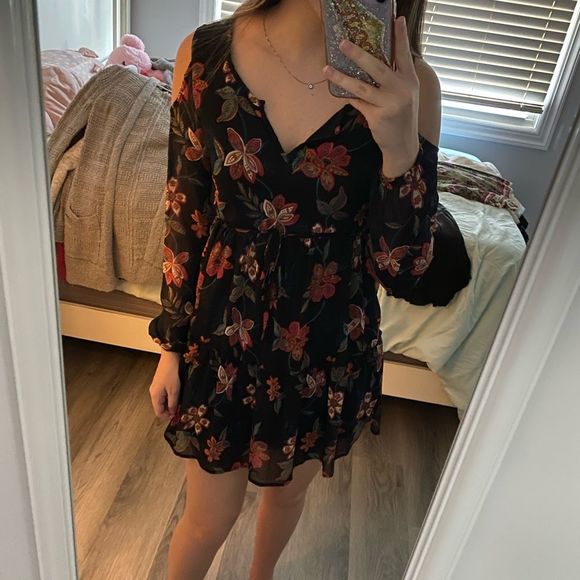 Hollister Dresses & Skirts - HOLLISTER || floral dress